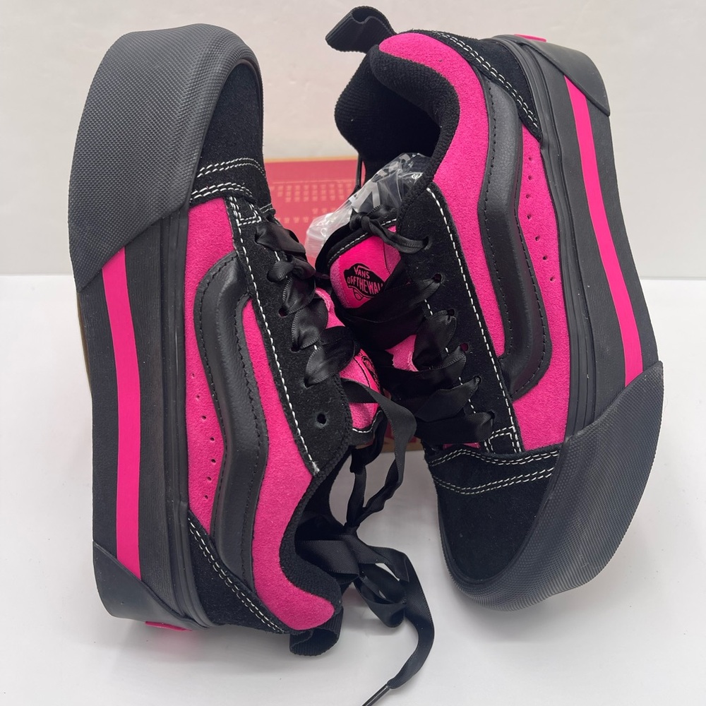 Vans Knu Stack
Vintage Satin Black/Pink
VN000CP6B9P Platform Sneakers - Picture 8 of 16